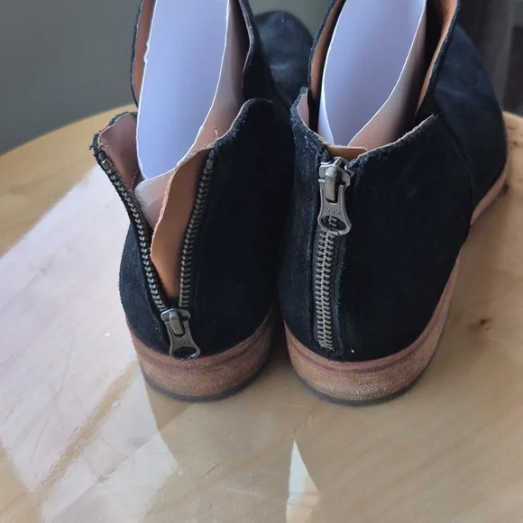 KORK EASE 10M black suede ankle booties. EUC - Picture 3 of 3